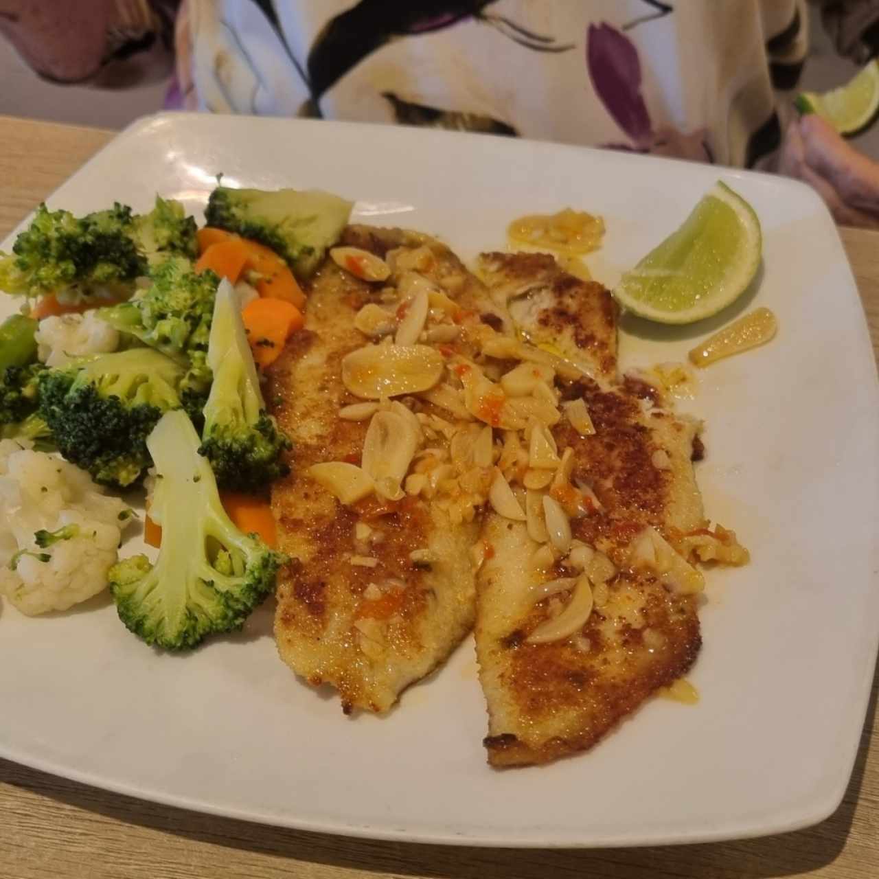 Mariscos - Corvina al Ajillo