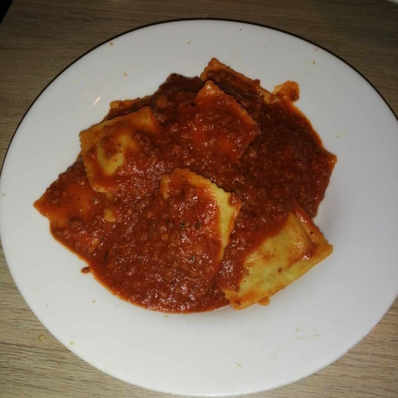 Pastas Especialidades - Ravioli Boloñesa