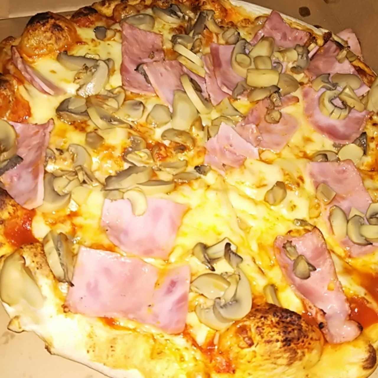 Pizza de Jamón con Hongos