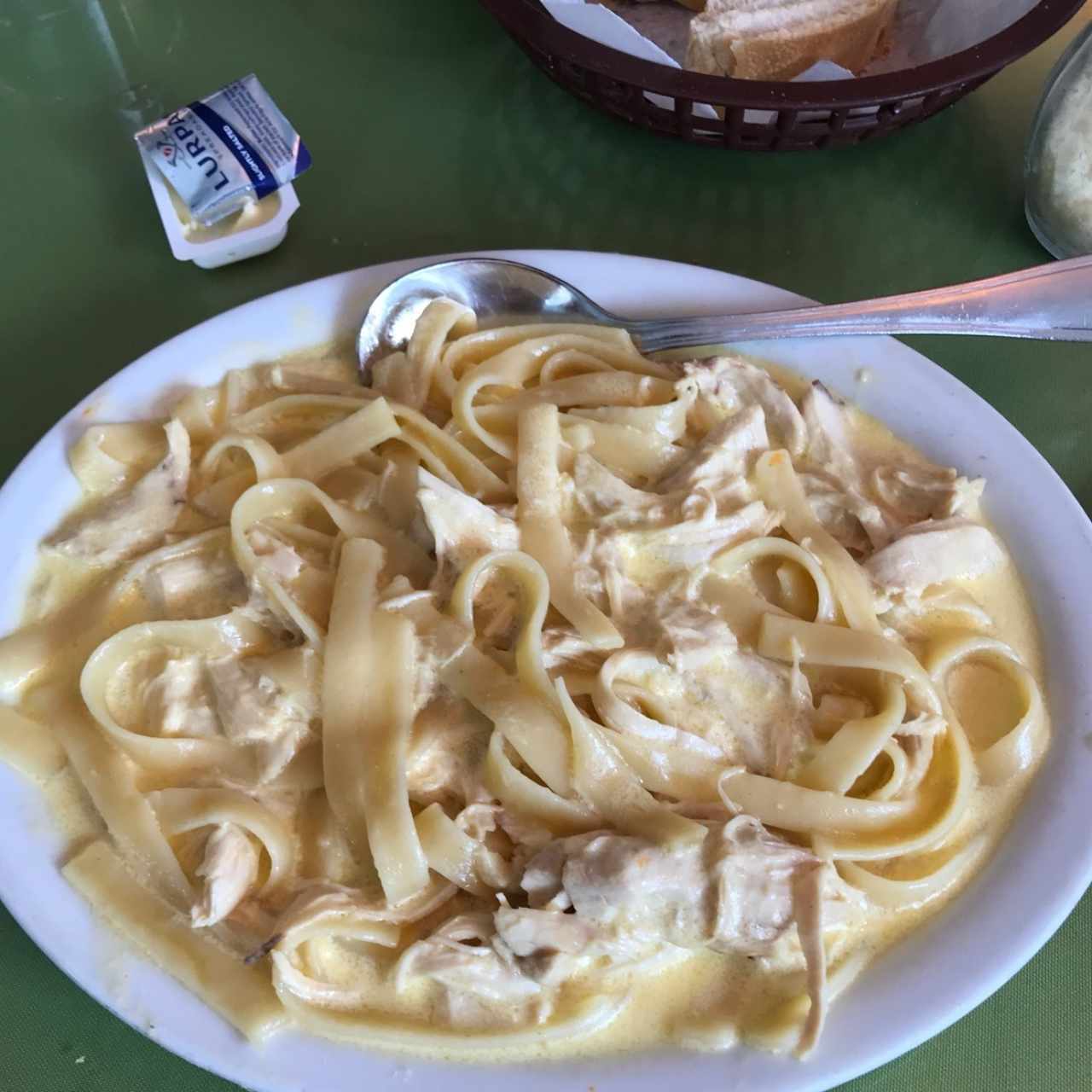 Fettuccini Alfredo con Pollo 