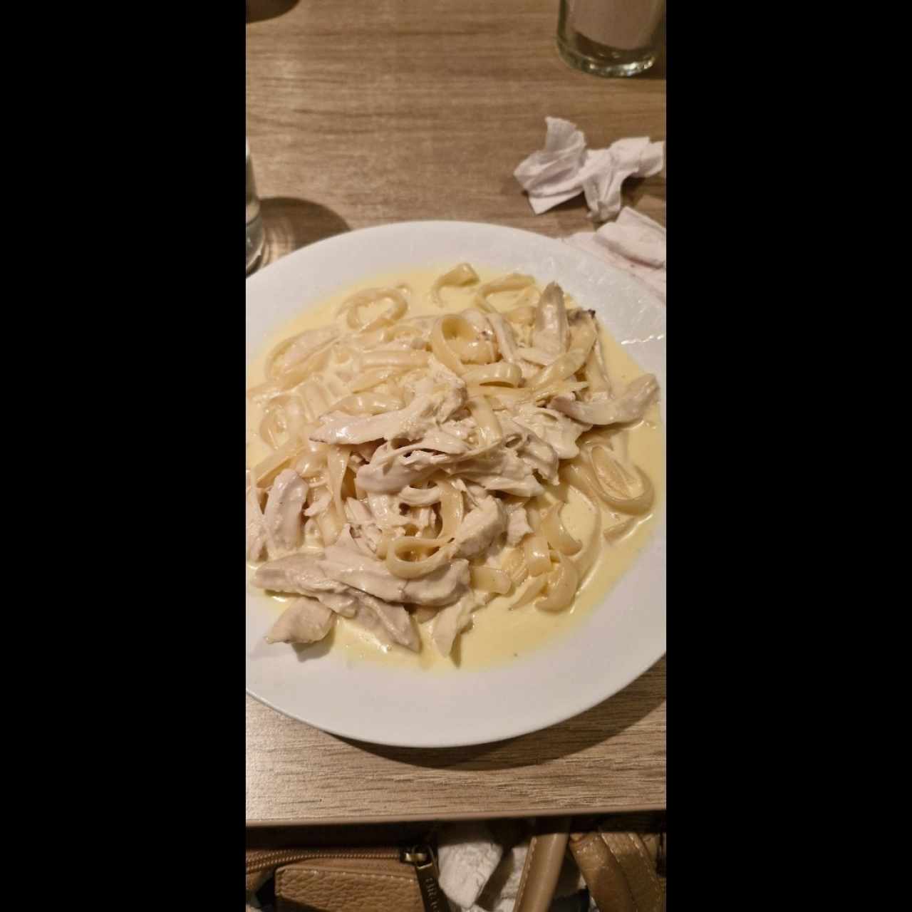 Pastas Especialidades - Fettucine Pollo Alfredo