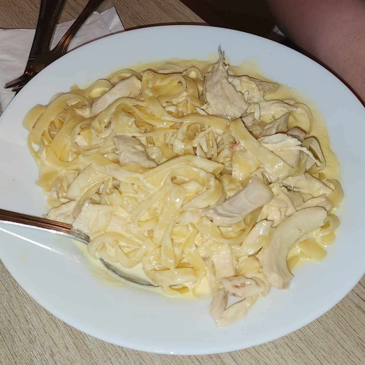 Pastas Especialidades - Fettucine Pollo Alfredo