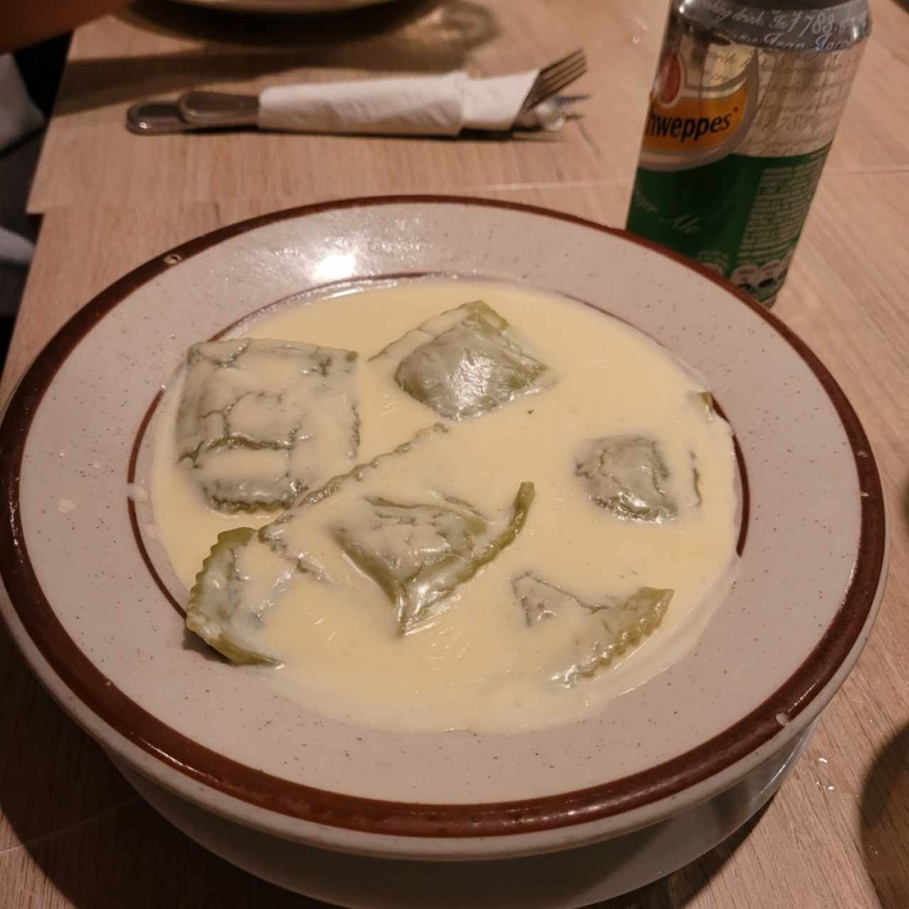 Ravioli Verde relleno de Queso al Pomodoro