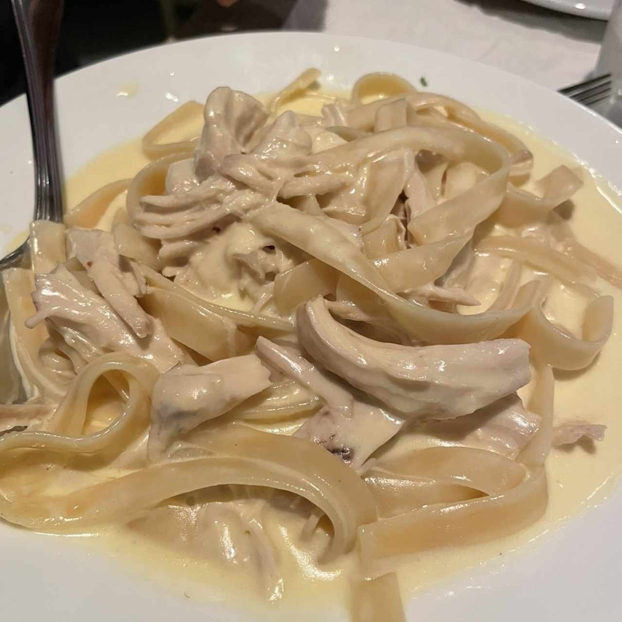 Pastas Especialidades - Fettucine Pollo Alfredo