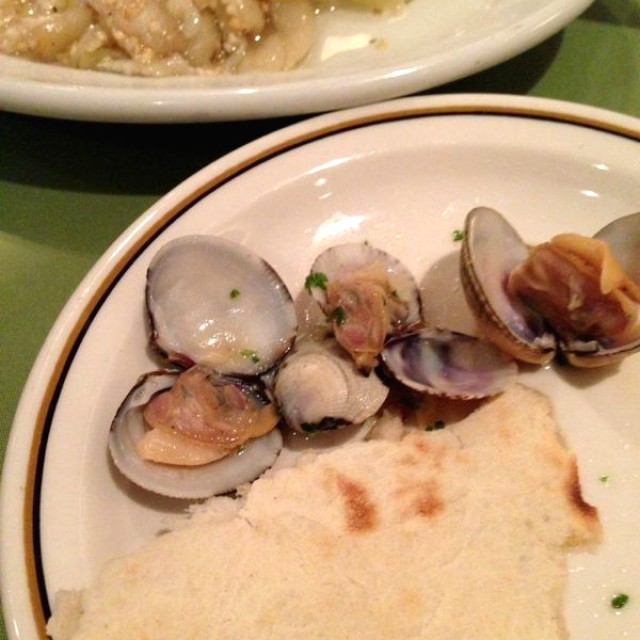 Almejas y Berenjenas con pan pita 