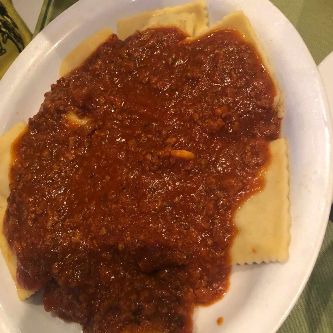 raviolis a la boloñesa