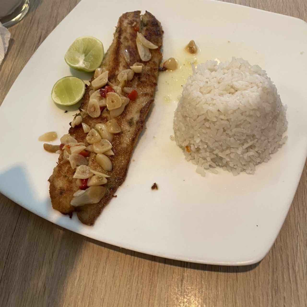 Mariscos - Corvina al Ajillo