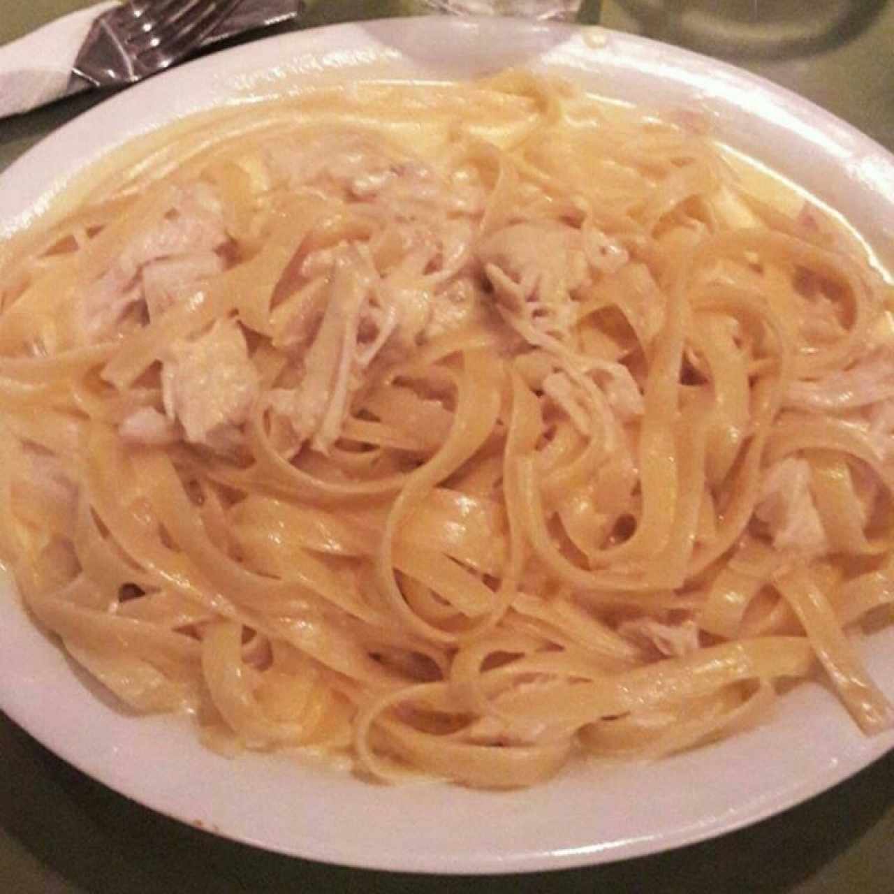 fetuccini alfredo con pollo