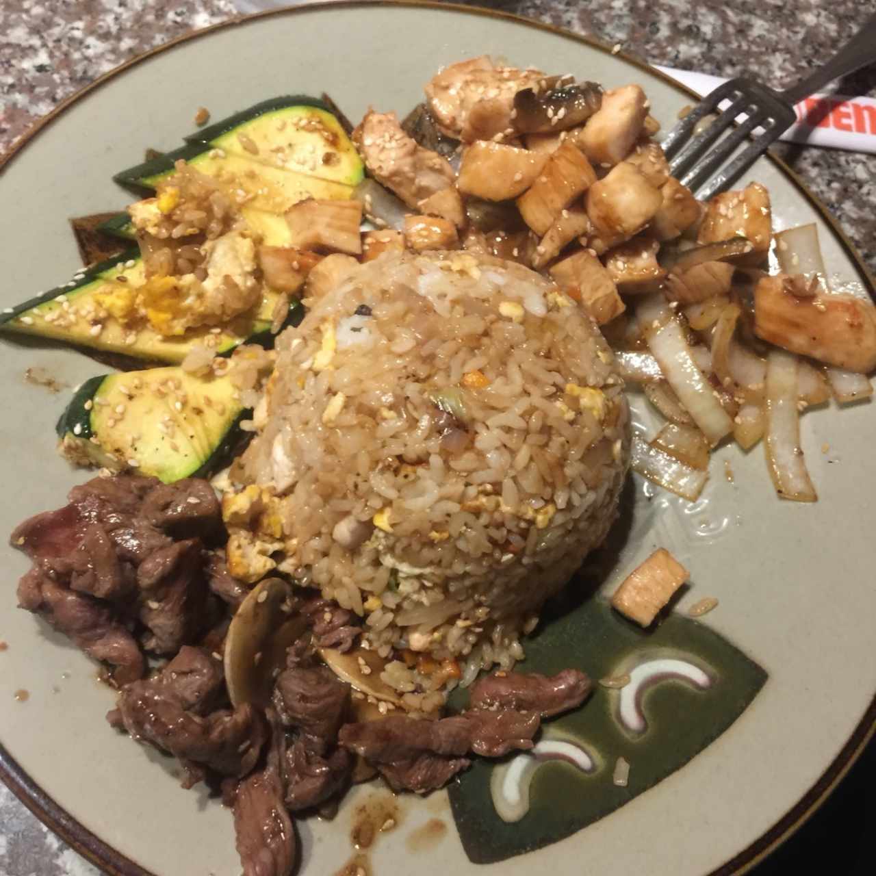 arroz especial benihanna, teriyaki steak , y teriyaki chicken 