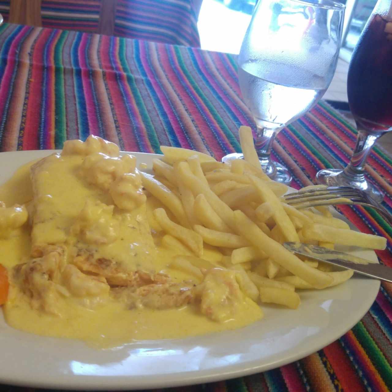 Salmón en salsa de camarones