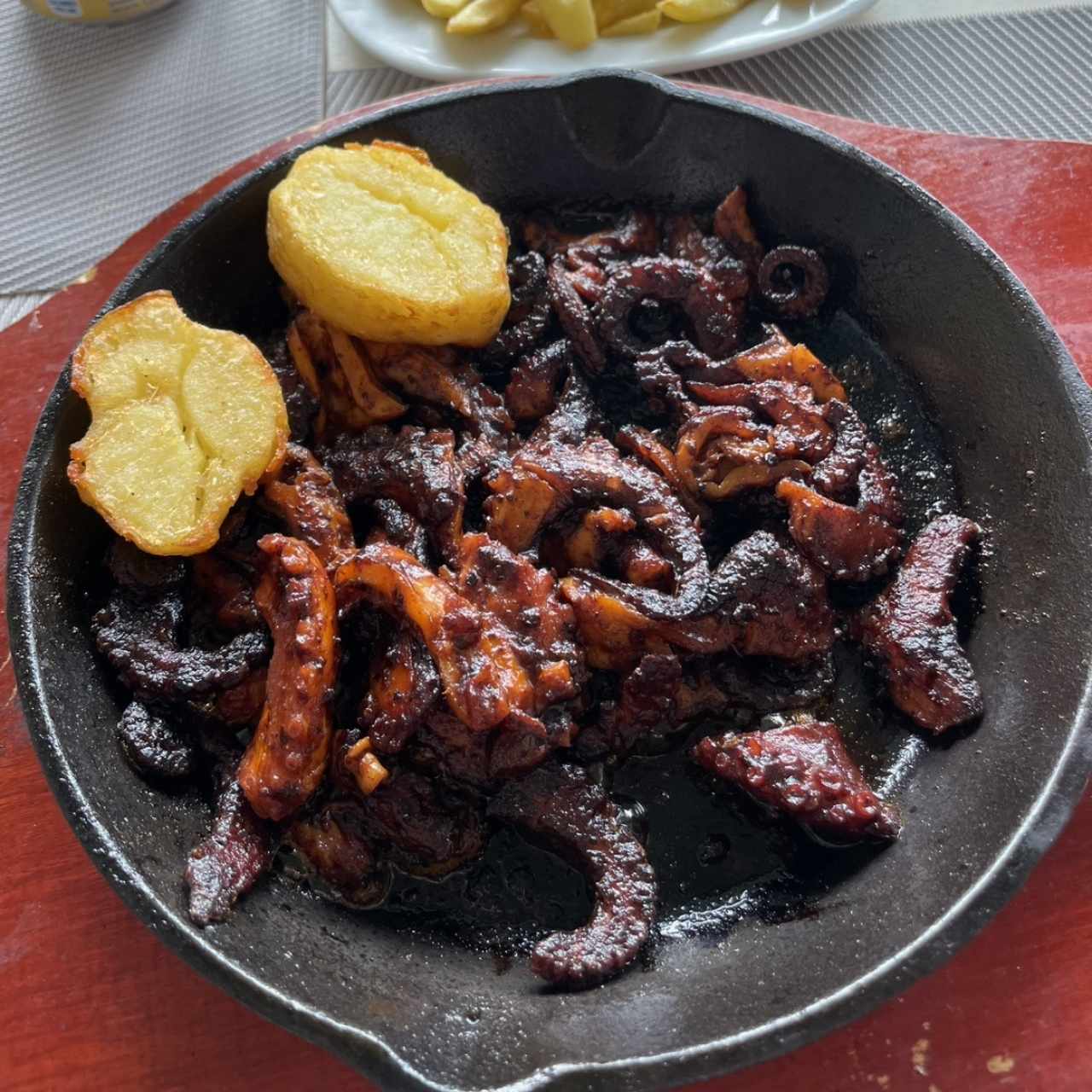 Entradas Calientes - Pulpo al Carbón