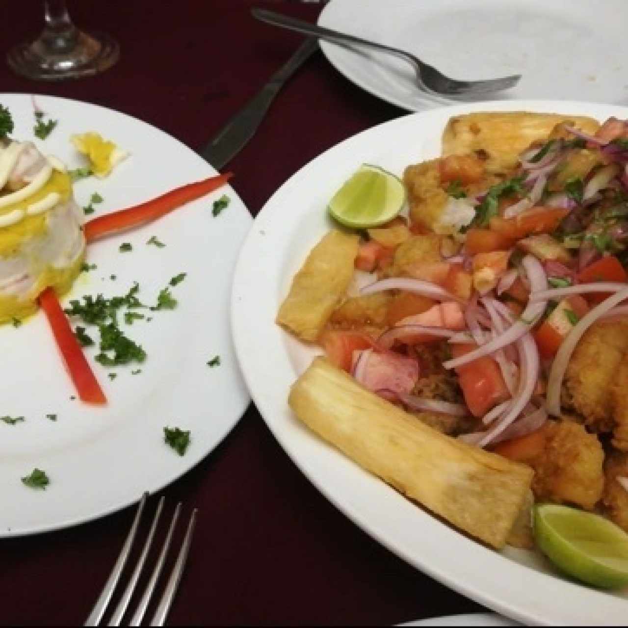 causa de camarones y jalea de mariscos