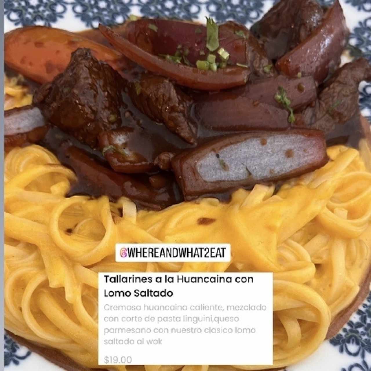 Tallarines a la Huancaina con Lomo Saltado