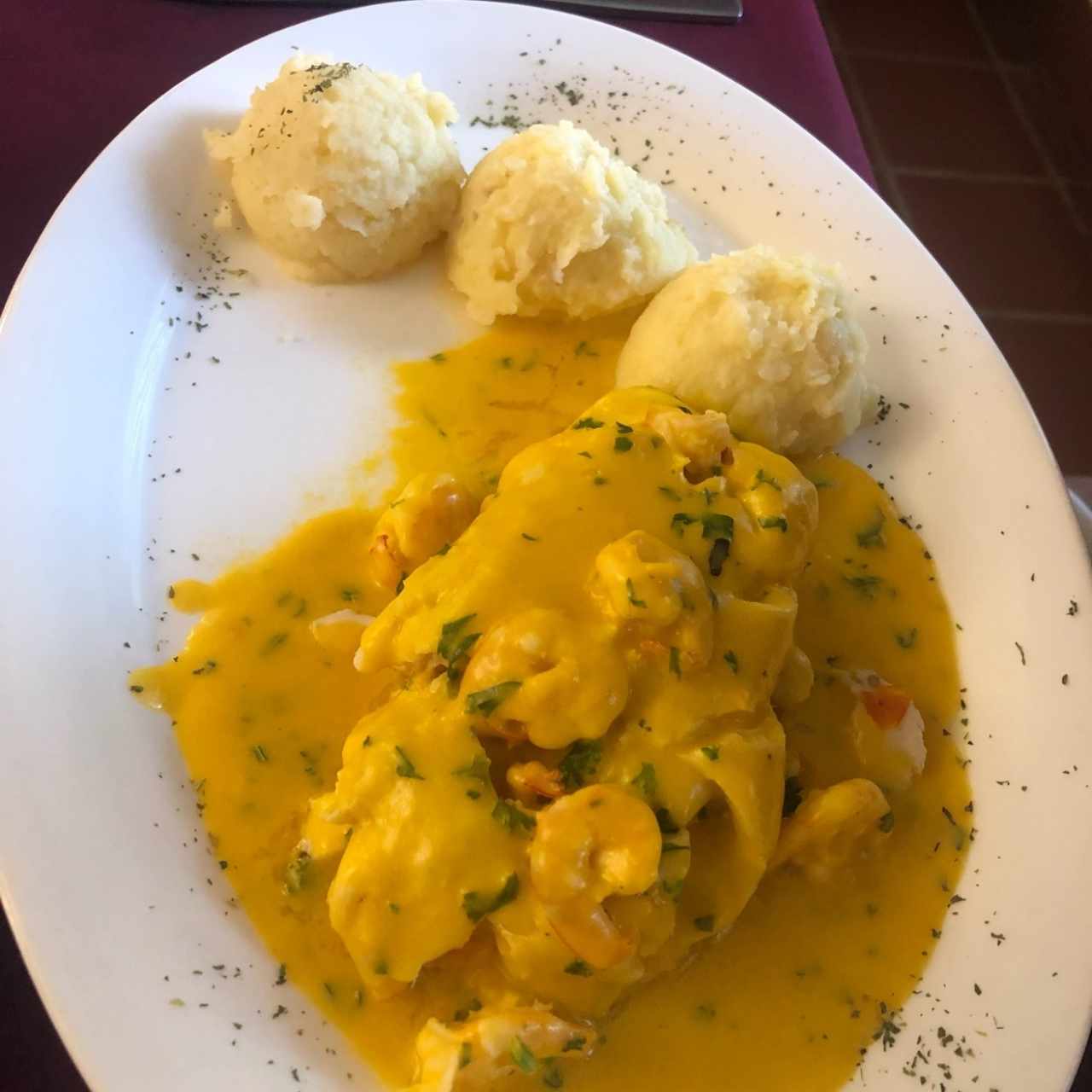 Filete de pescado relleno de Camarones con Pure 