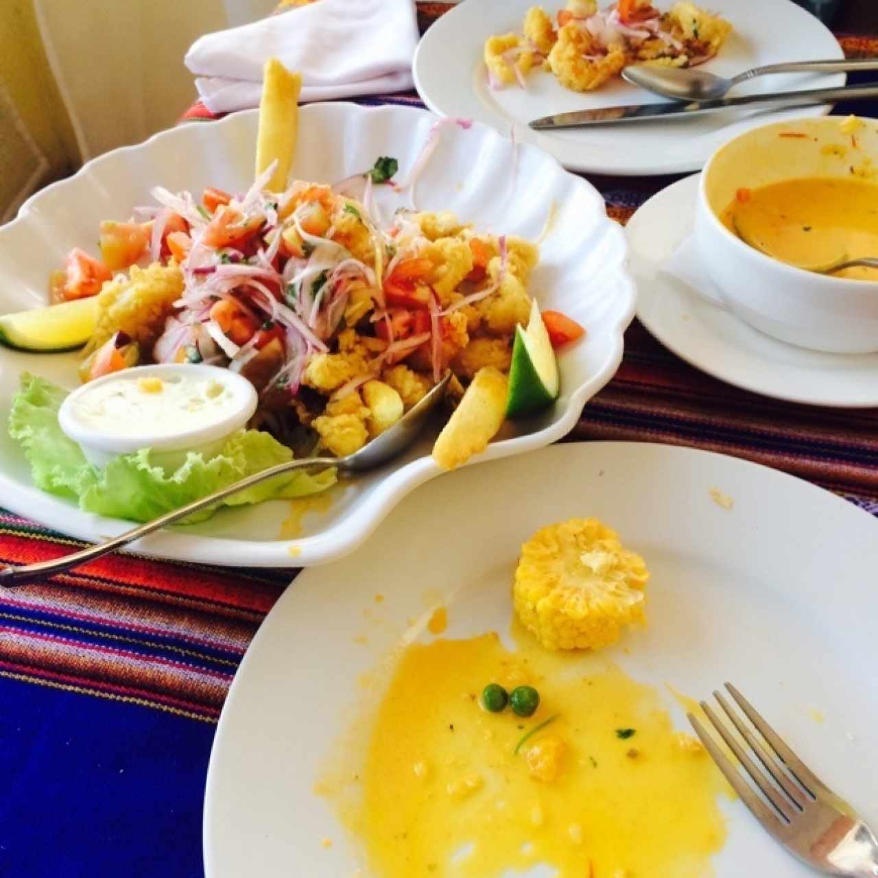 jalea de mariscos con chupe de camarones 