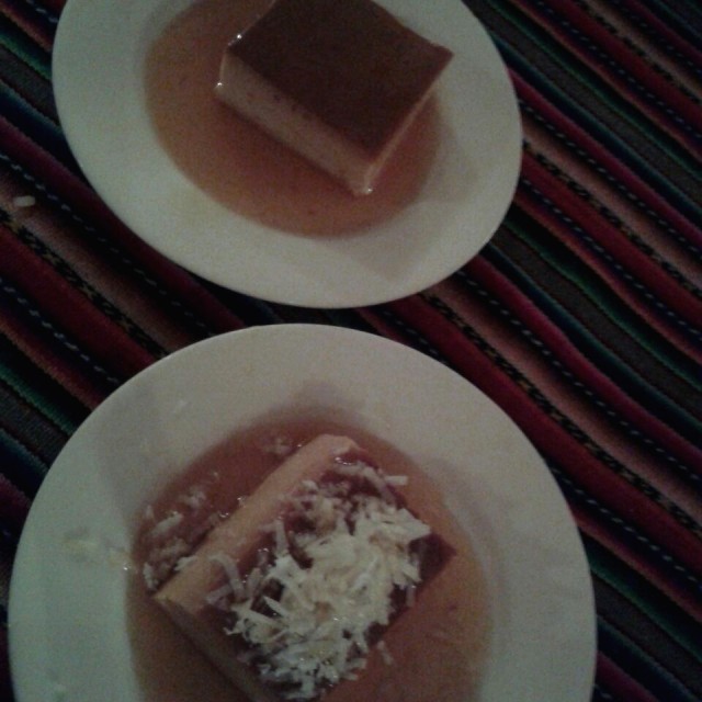 Flan de la casa y flan de coco