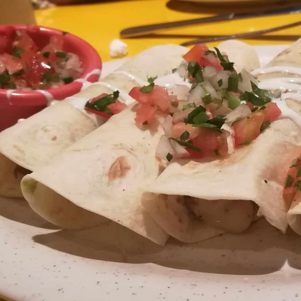 burritos de pollo