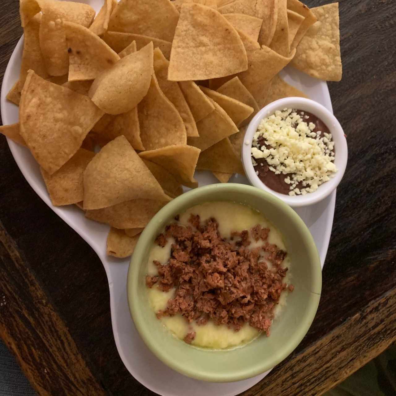 queso fundido con chorizo