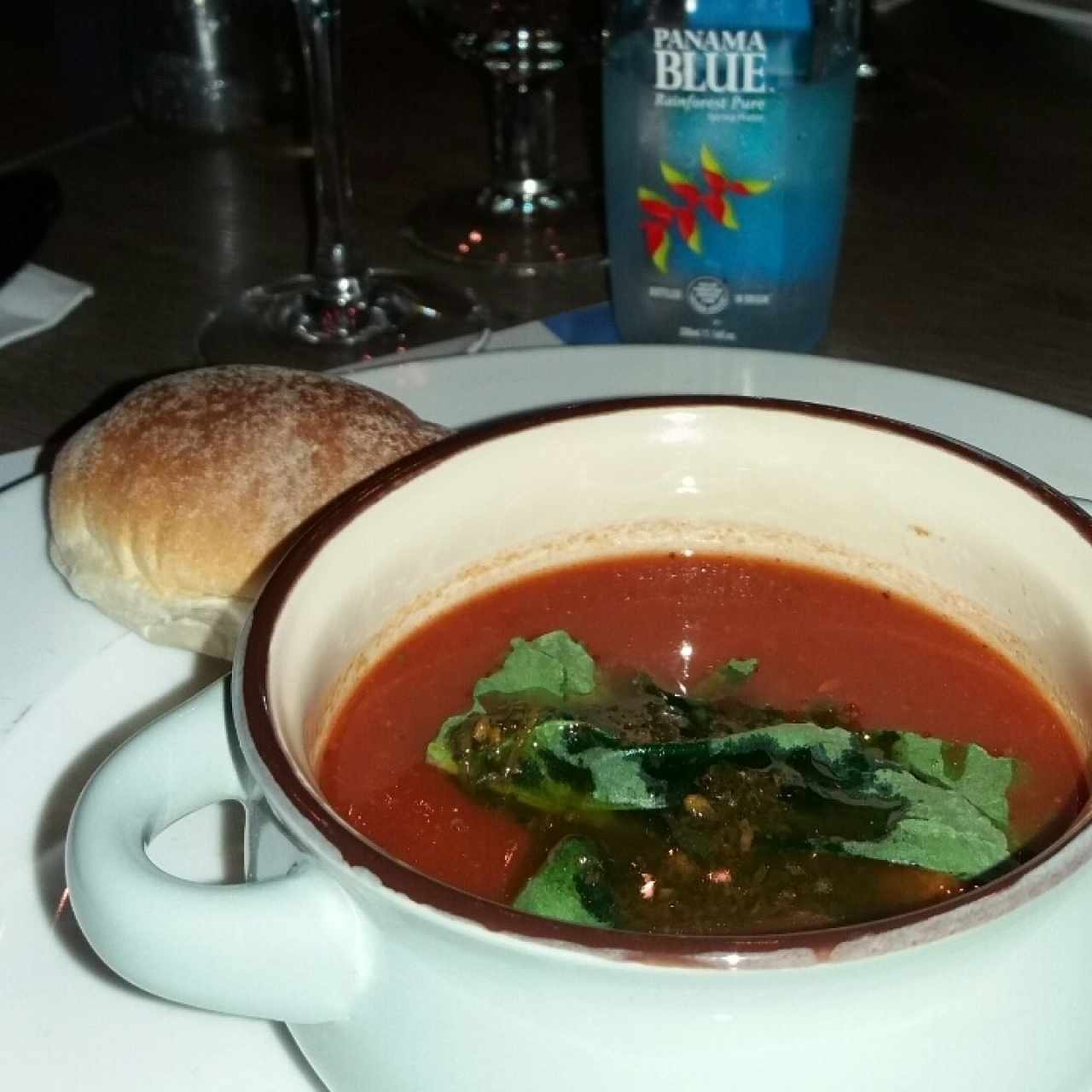 Sopa de Tomate con Provoleta