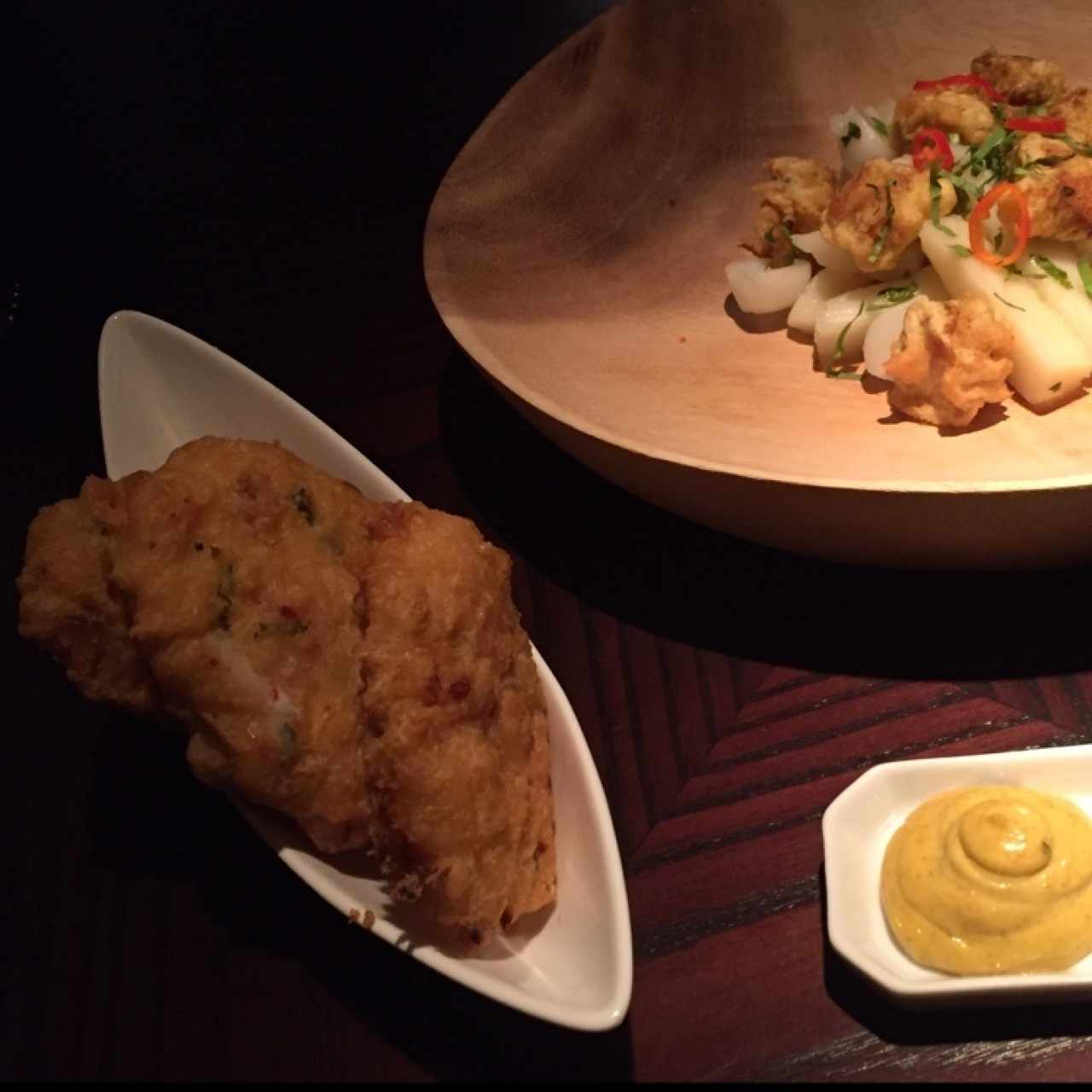 Torrejas de bacalao, mayonesa de ají chombo, curry