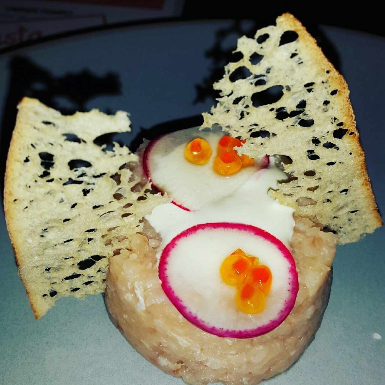 Tartare de cobia, lima, créme fraiche, croutons