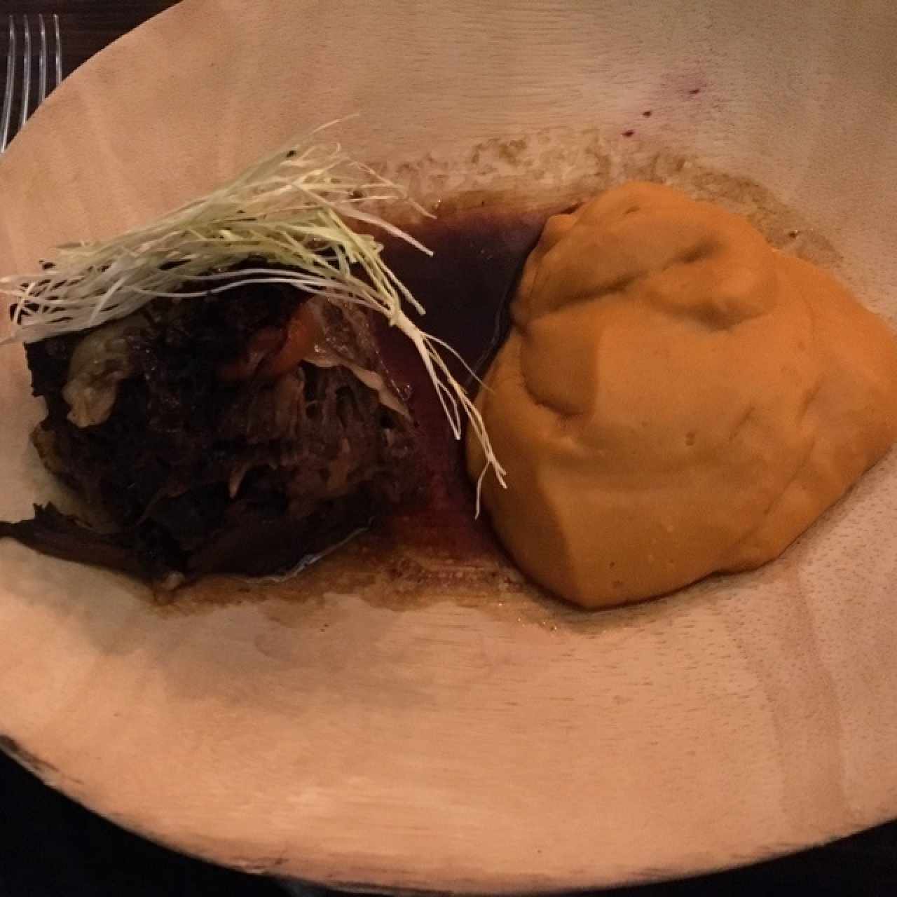 Tamal de olla, ropa vieja con miel de caña, guiso criollo