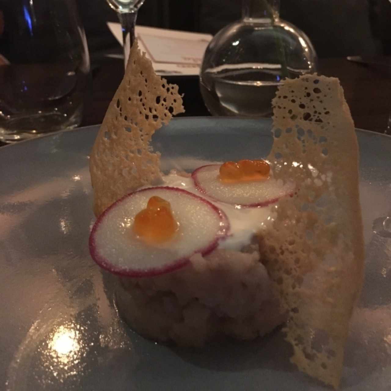 Tartare de cobia, lima, créme fraiche, croutons