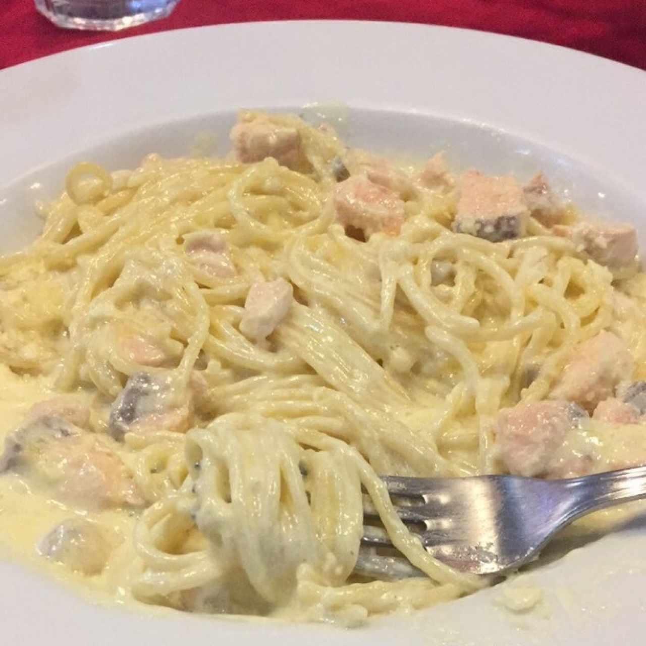 Pasta de Salmón en salsa blanca