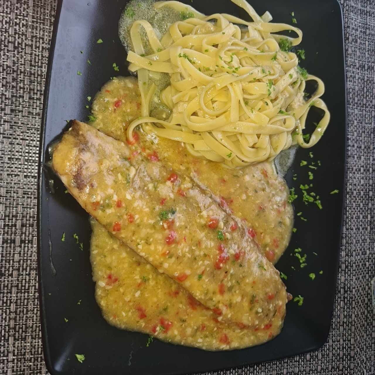 Plato Fuerte - Corvina al Ajillo