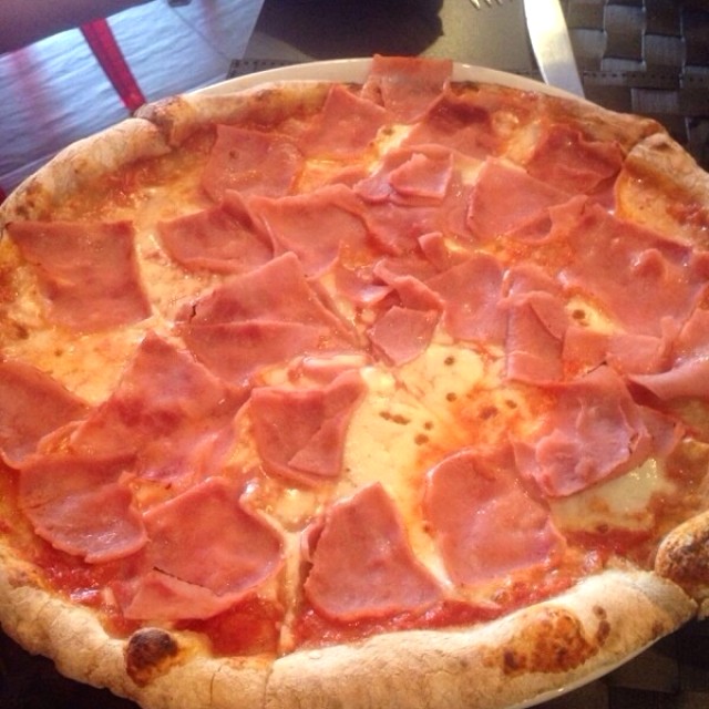 Pizza prosciutto