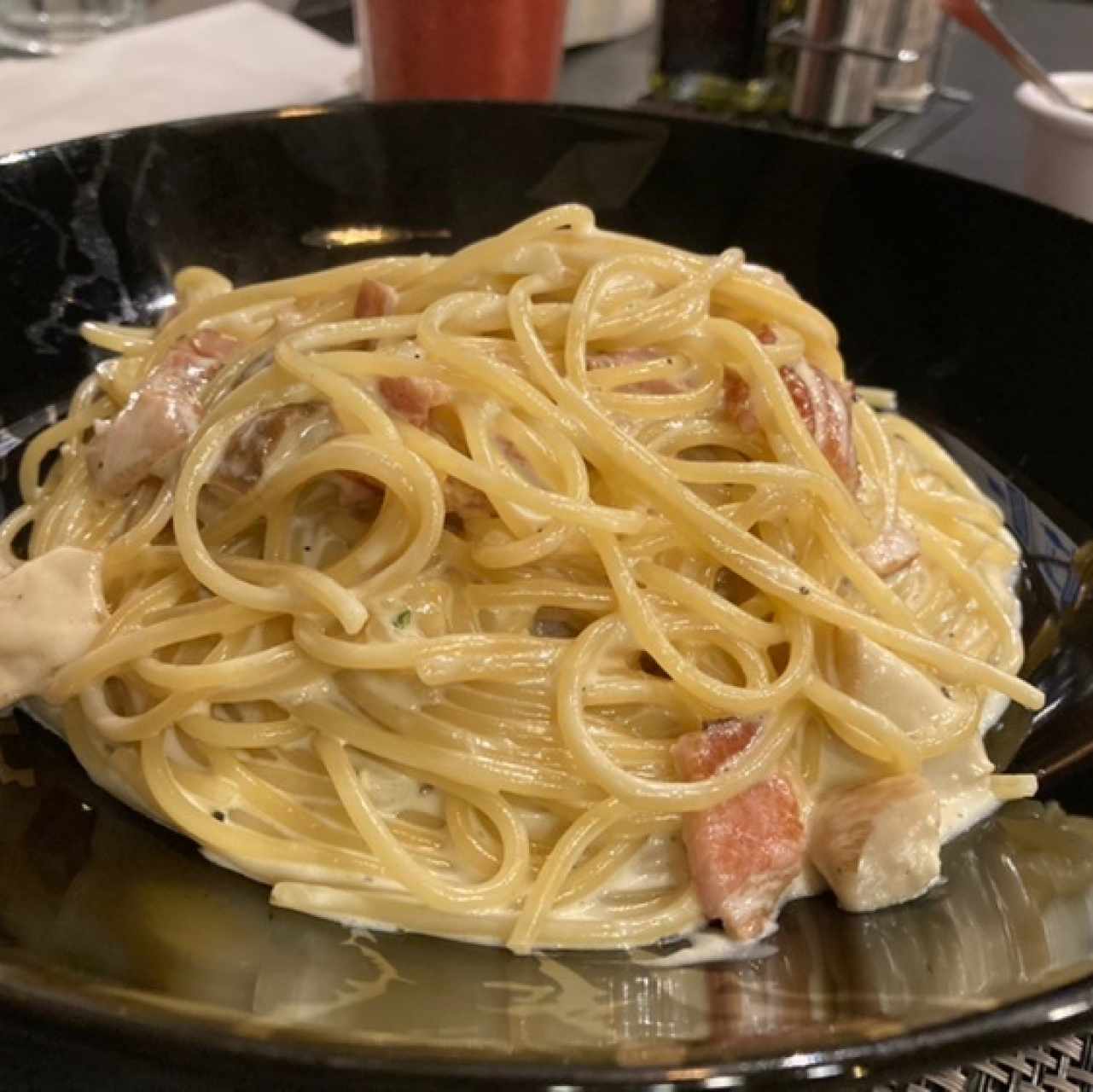 Pasta con Hongo Porcini e Tocineta