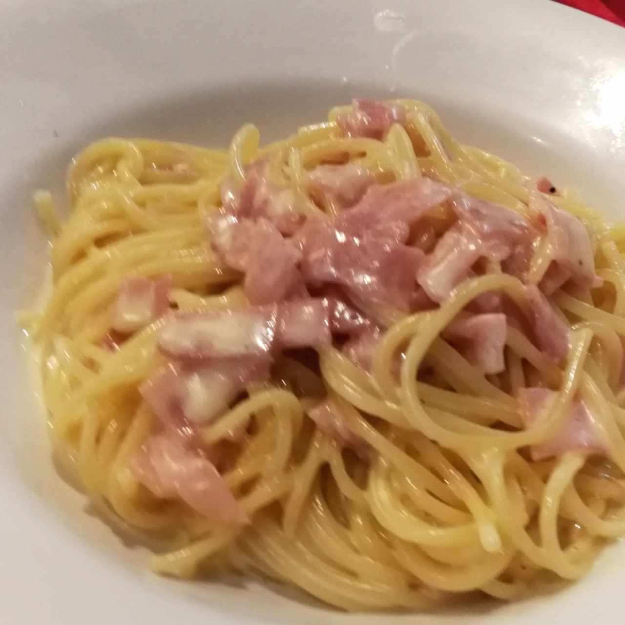 Spaghetti de jamón en salsa blanca