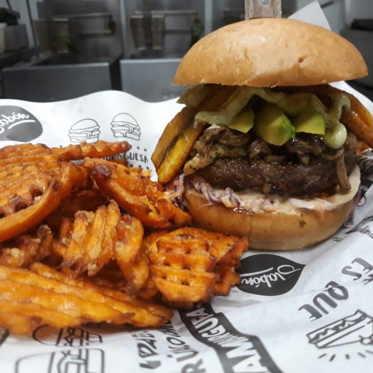 Signature Burgers - La Panameña