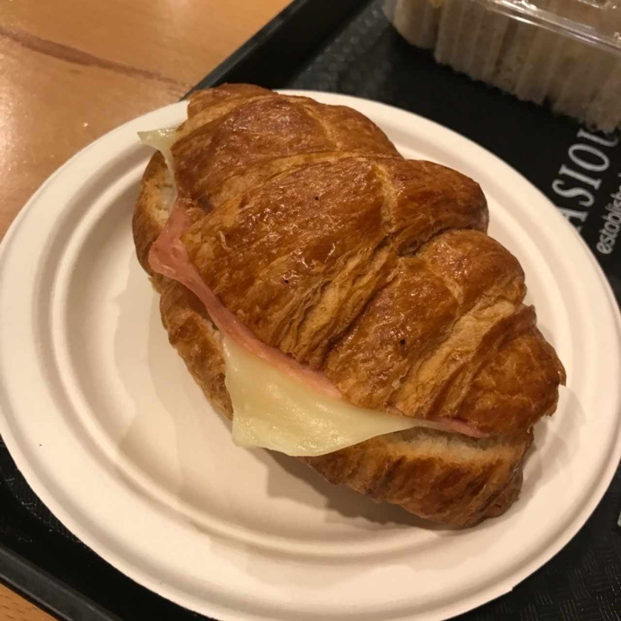 Croissant de jamón y queso