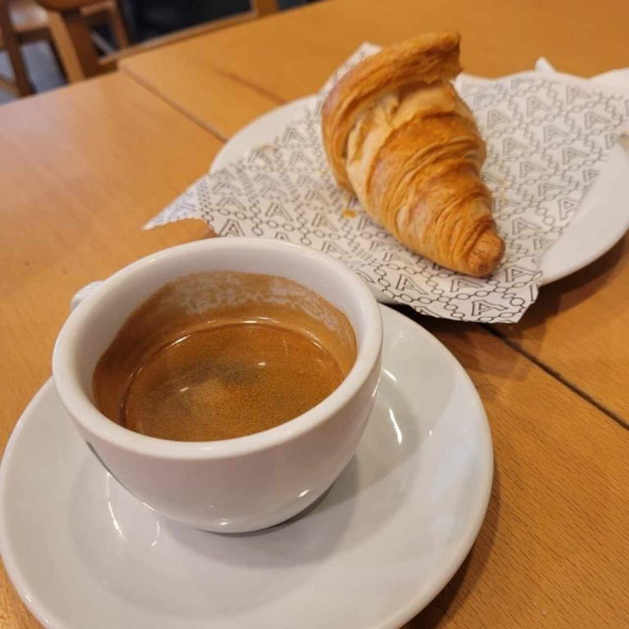 Expresso y Croissant