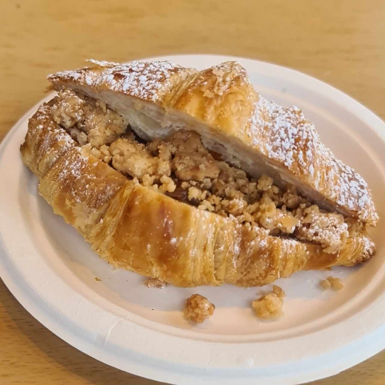 Croissant Relleno de Dulce de Leche y Crunch