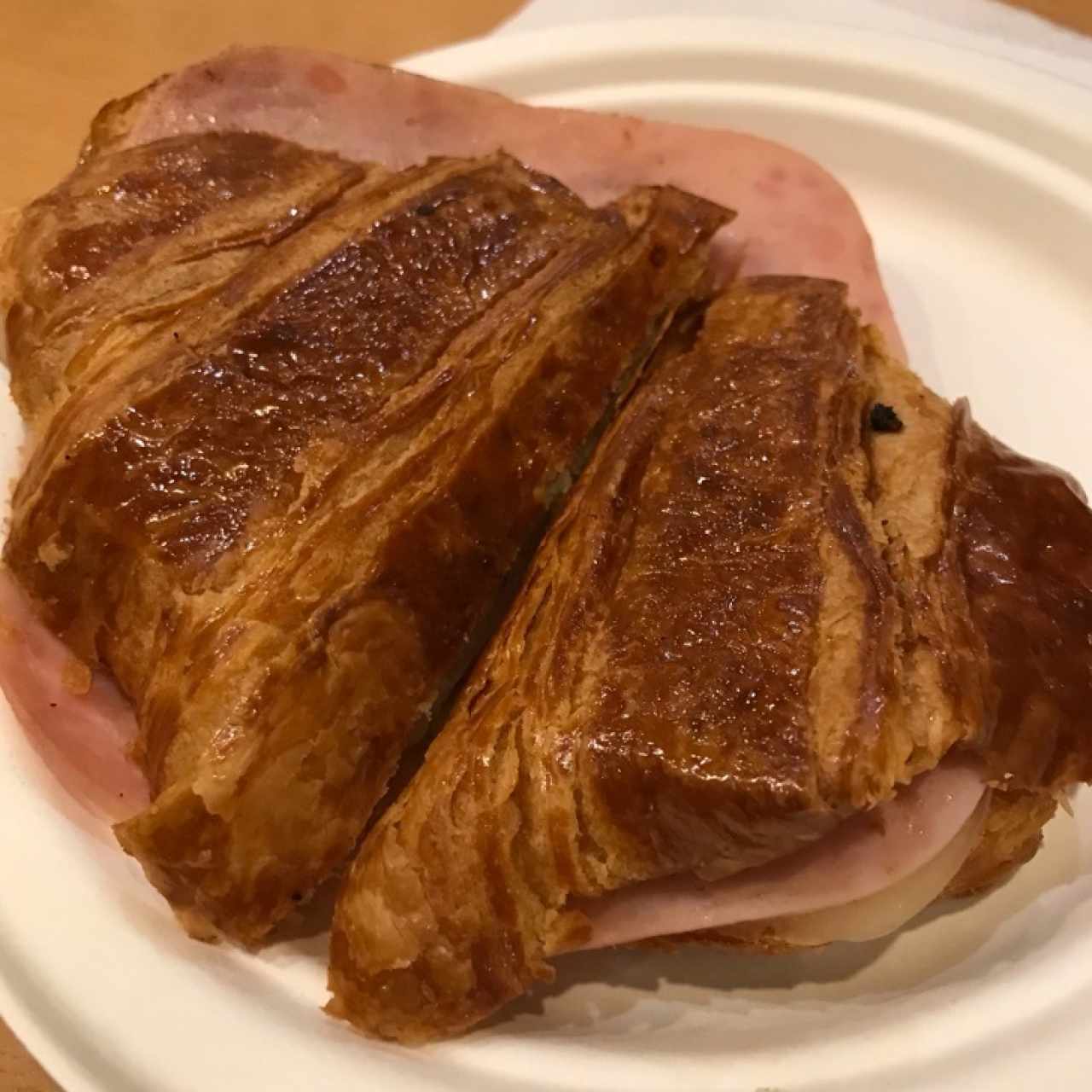 croissant jamón y queso