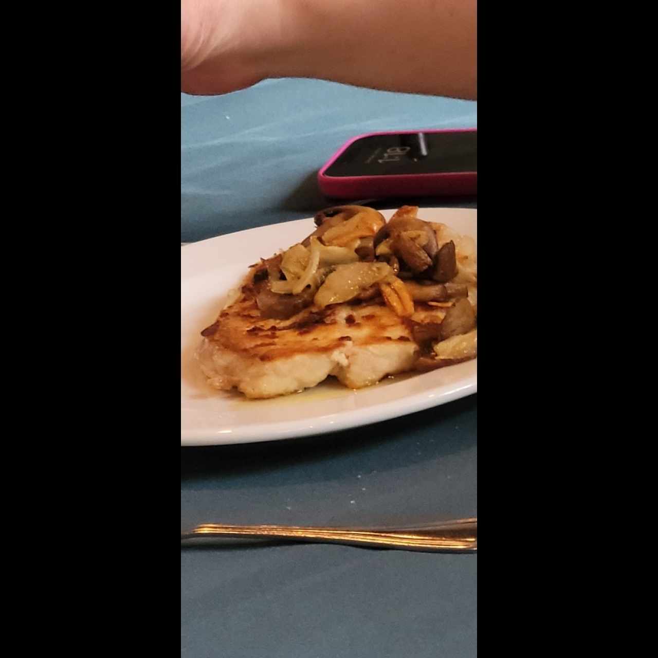 con Champiñones Frescos y Ajo Rostizado corvina 