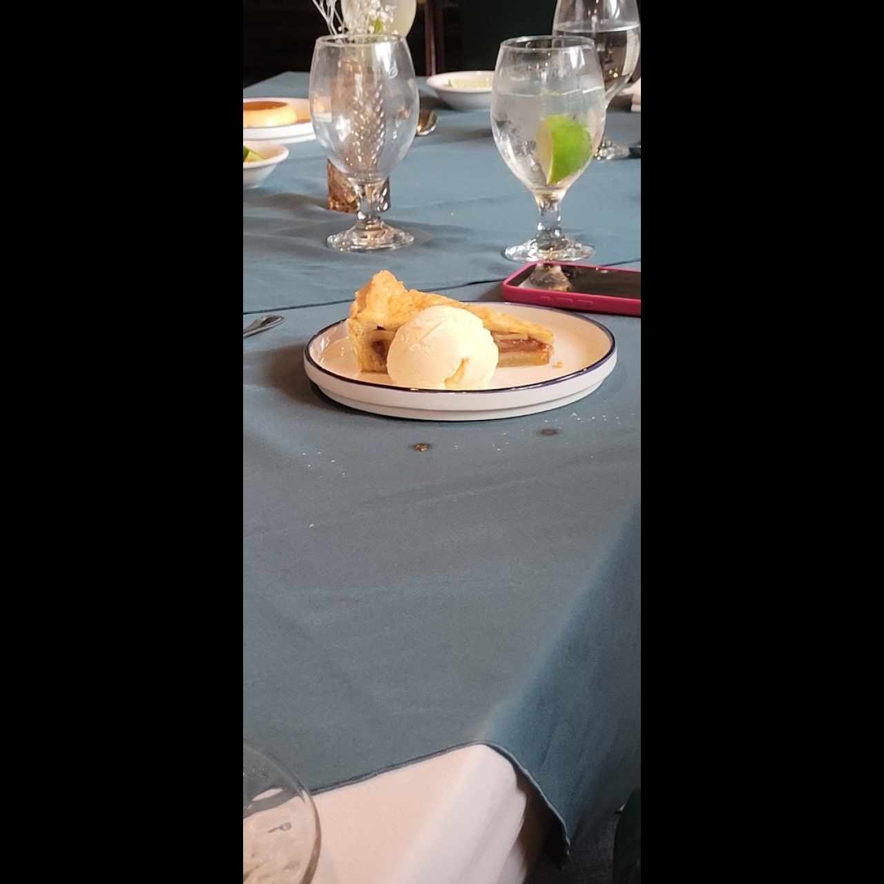 POSTRES - Pie de Manzana y helado 