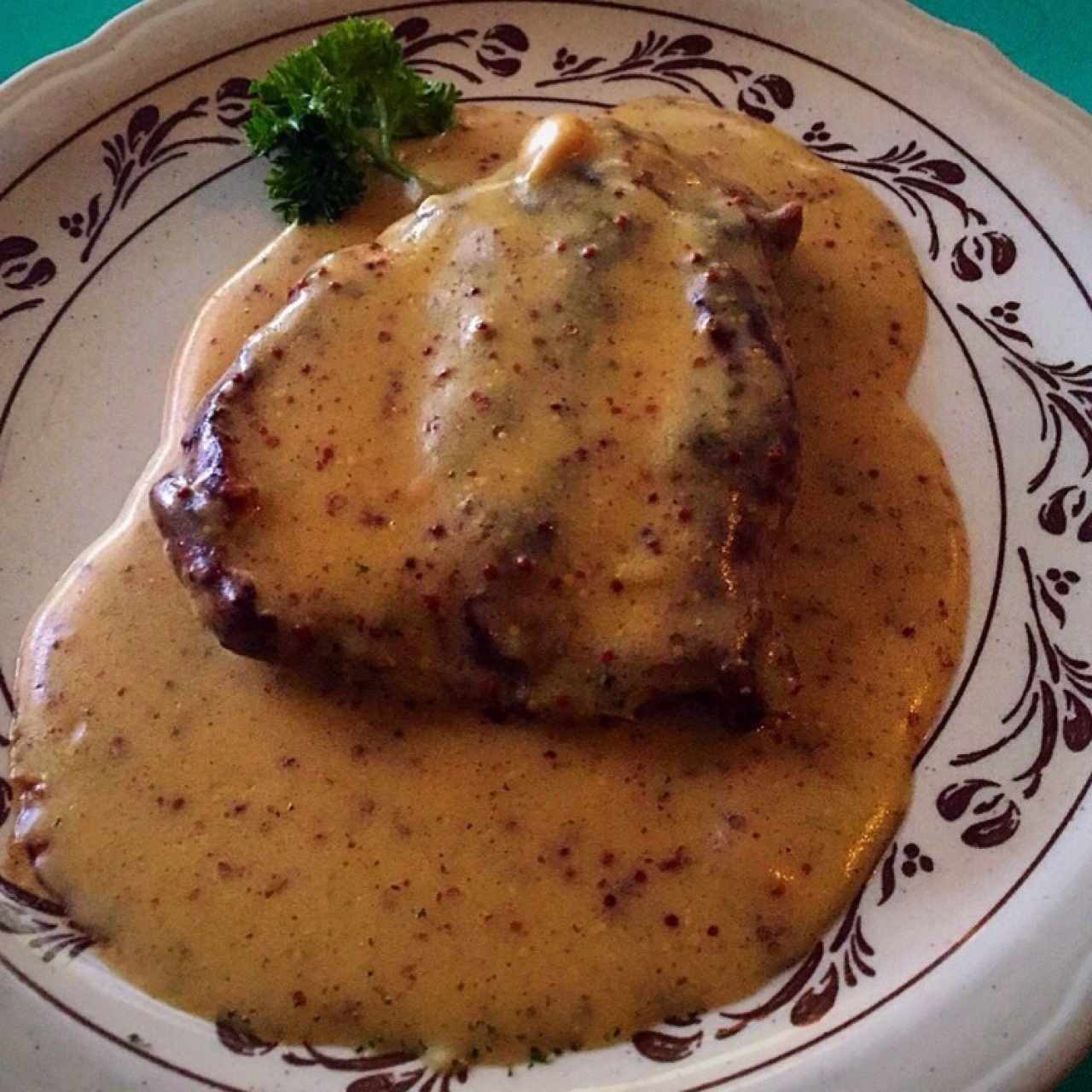 Filete de res en salsa a las Dos Mostazas 