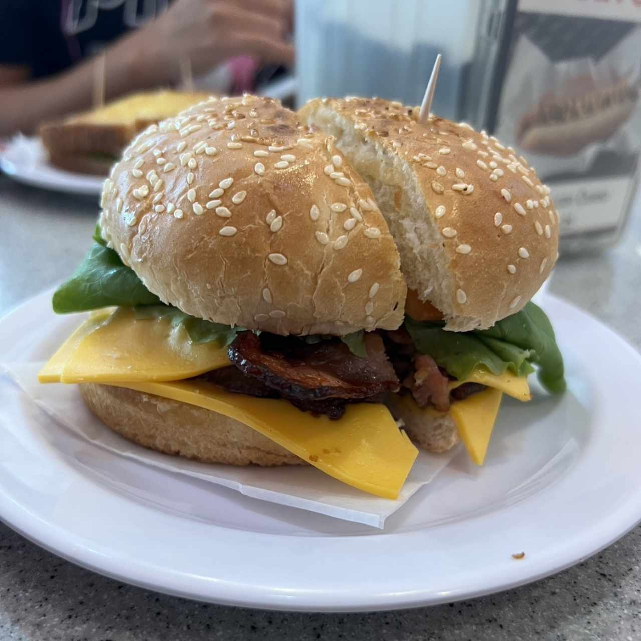 Hamburguesa con queso y bacon