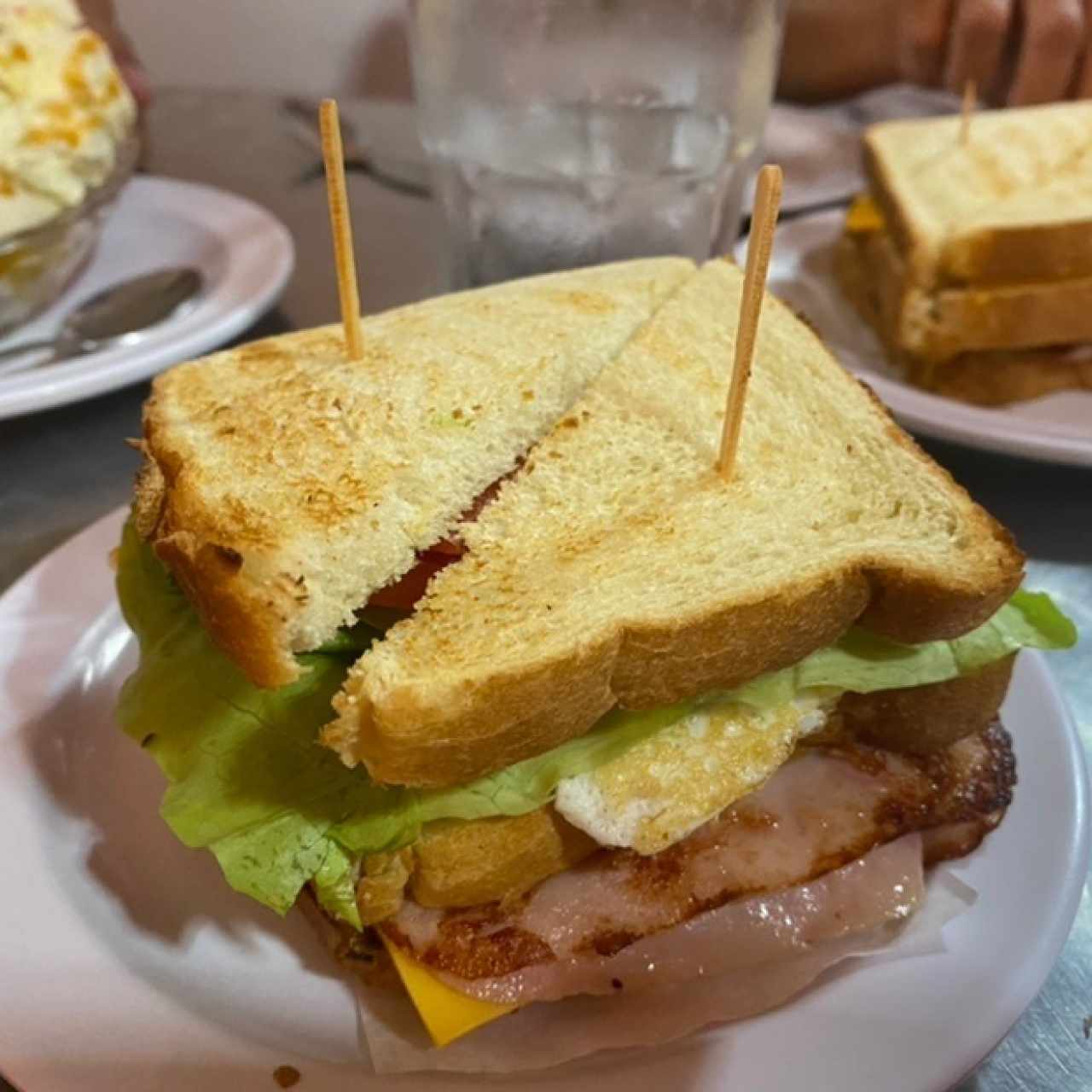 Emparedado Jamón y Huevo