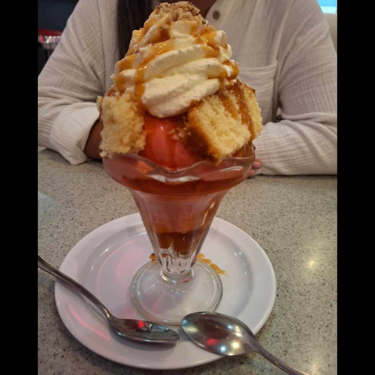 Postres - No me Olvides Helado Cereza con Caramelo