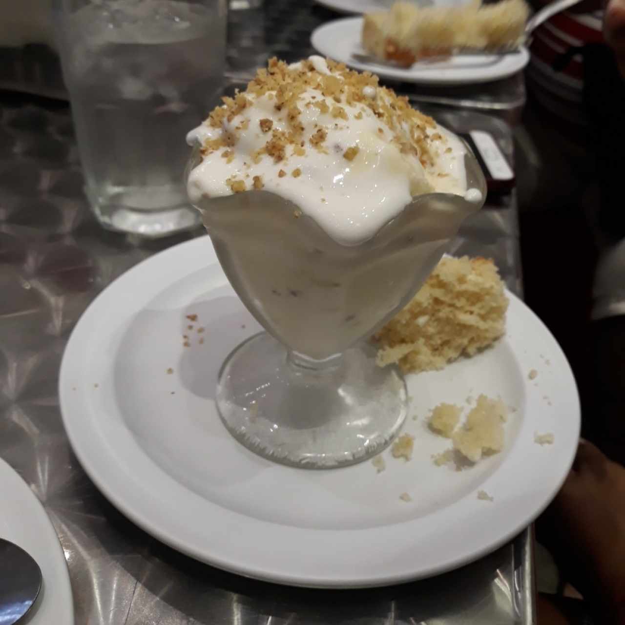 Helado GrapeNut con Malva y Nueces