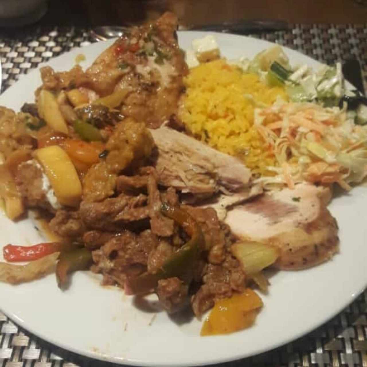 Filete, Mariscos, Carnes, Pollo, Ensaladas, Pastas, Arroz de Vegetales...