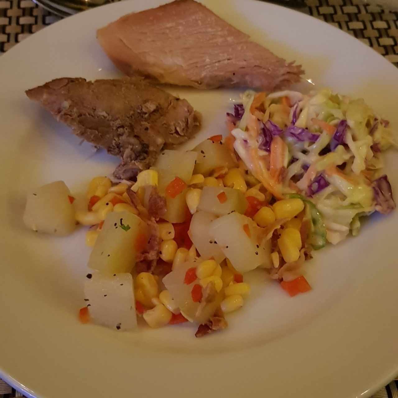 Buffet: Ensaladas, Pernil Asado