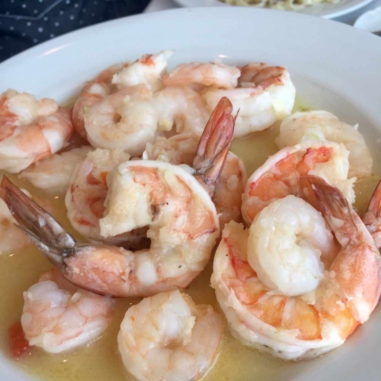 camarones con langostinos al vino