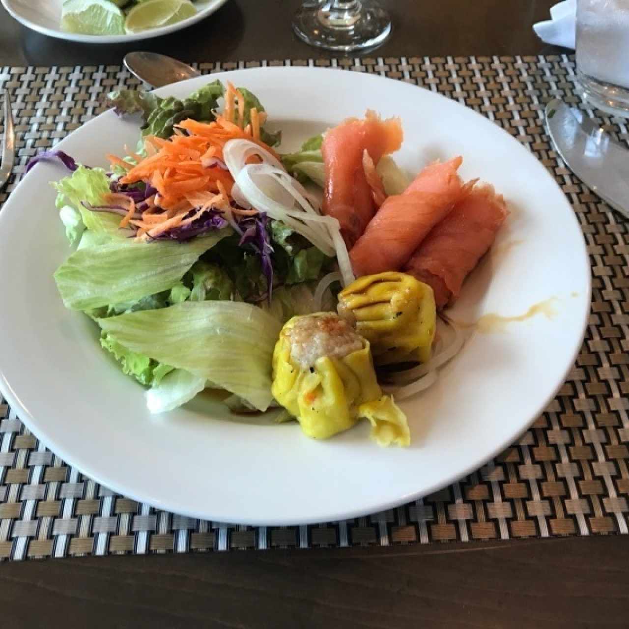 Salmón y ensalada