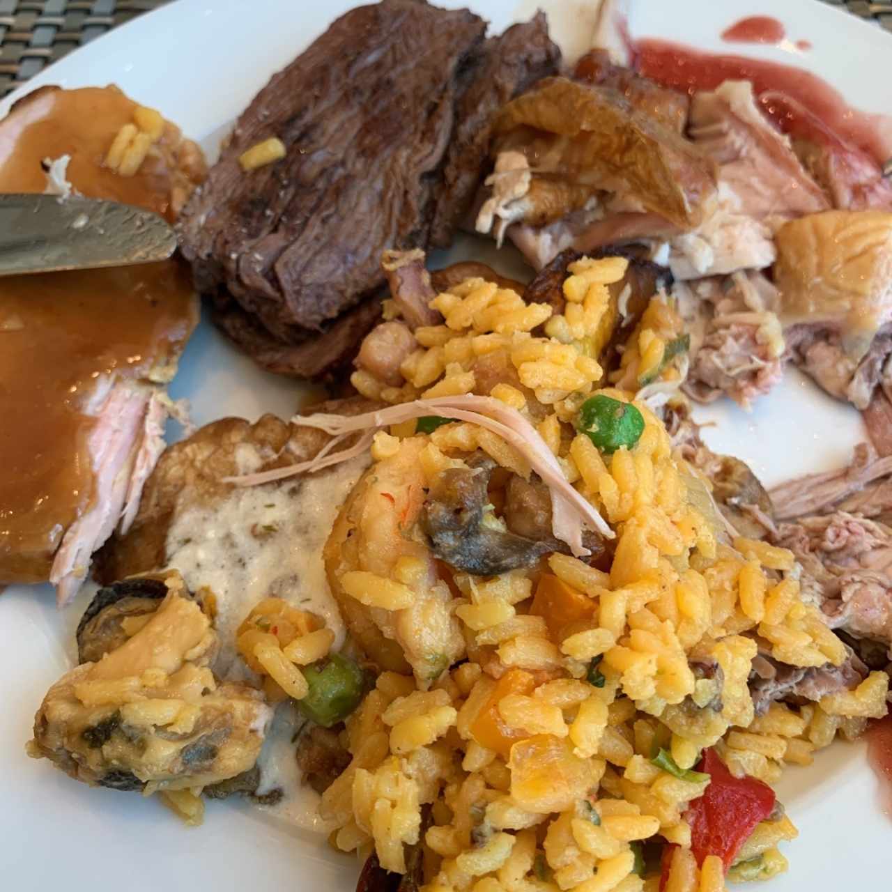 pavo, carne, pernil. pescado, paella