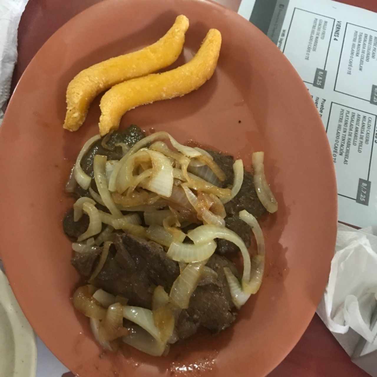 Higado Encebollado y almojabanos